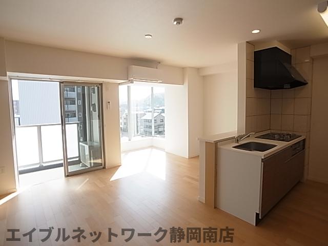 その他　ゆったり過ごせる居間です