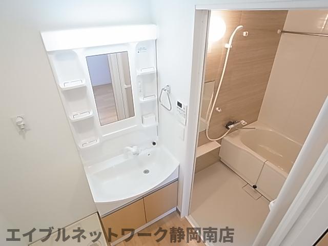 洗面設備　広い洗面スペース