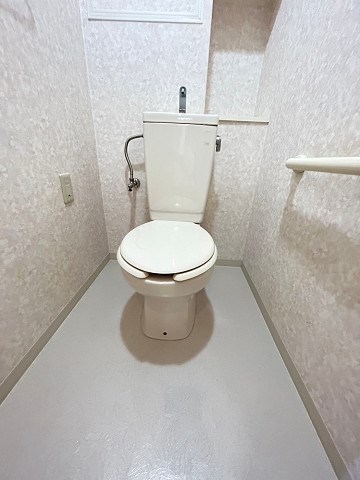 トイレ　落ち着いた色調のトイレです