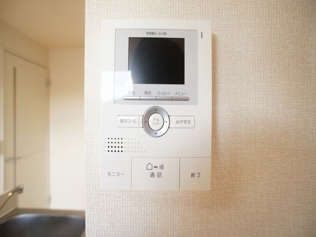 セキュリティ　訪問者の確認ができるTVドアホン付きです♪