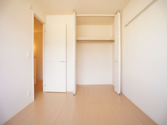 収納　充実収納付きの北側洋間です♪