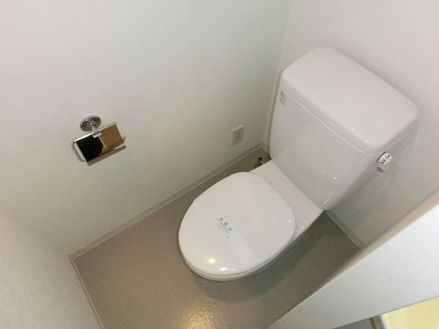 トイレ　トイレの上部に収納ついてます！