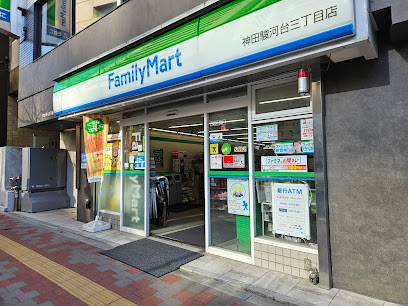 コンビニ　ファミリーマート 神田駿河台三丁目店（コンビニ）まで122m
