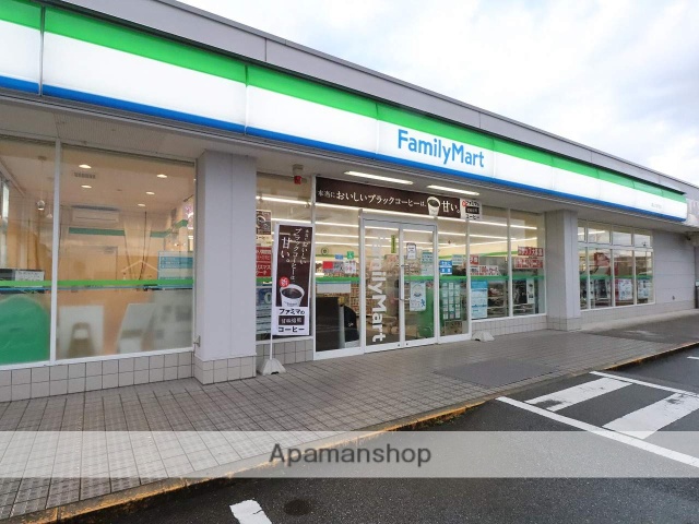 コンビニ　ファミリーマート（コンビニ）まで3913m