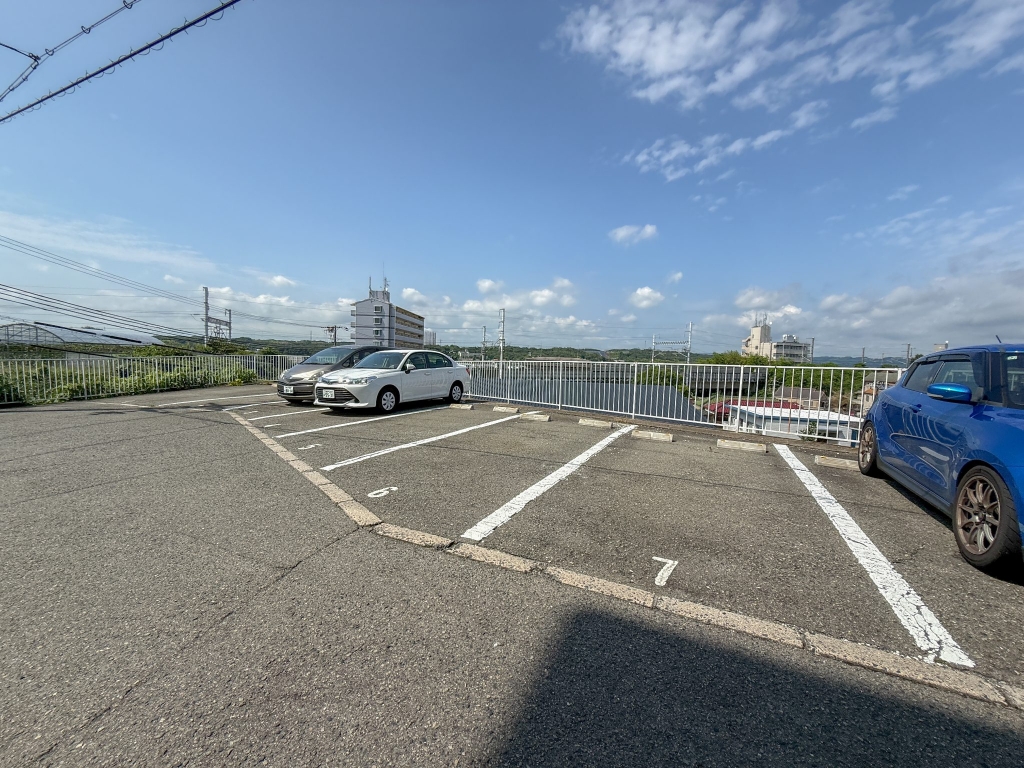 地下鉄西神・山手線 伊川谷駅 バス乗車時間：15分 最寄りバス停で下車 徒歩1分 5階建 築54年の外観写真