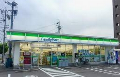 コンビニ　ファミリーマート 名西二丁目店（コンビニ）まで279m