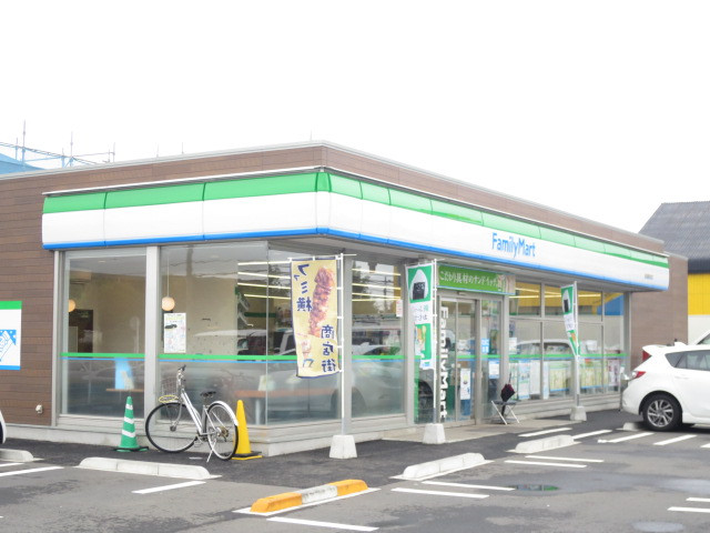 コンビニ　ファミリーマート成田飯田町店（コンビニ）まで10m