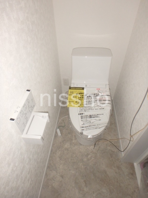 トイレ　建築中　※他号室の写真