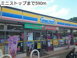 コンビニ　ミニストップ（コンビニ）まで590m