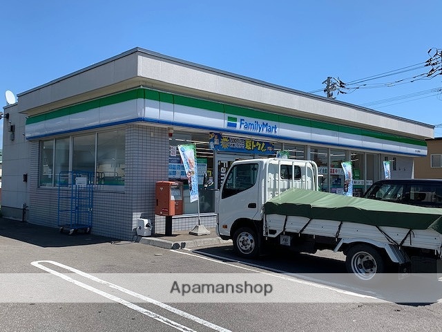 コンビニ　ファミリーマート（コンビニ）まで628m