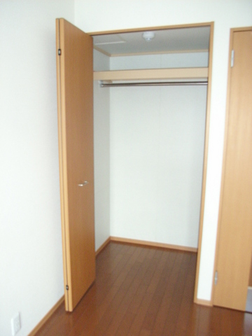 収納　深めのクローゼットでしっかり収納♪