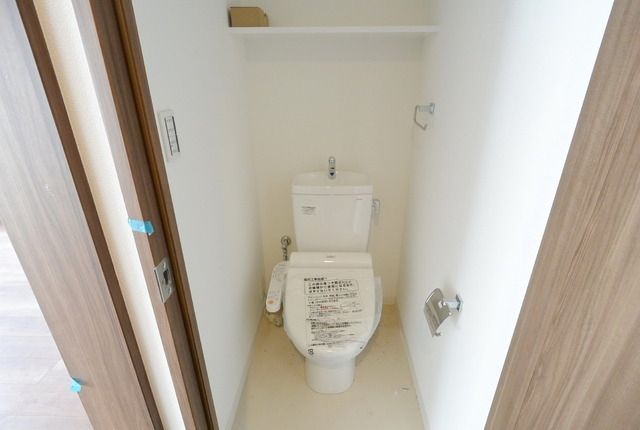 トイレ　★ウォッシュレット・上部収納つきのお手洗いです★