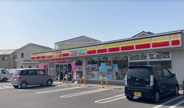 コンビニ　デイリーヤマザキ 高松円座町店（コンビニ）まで392m