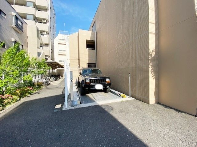 駐車場　人気の世田谷区で住環境良好