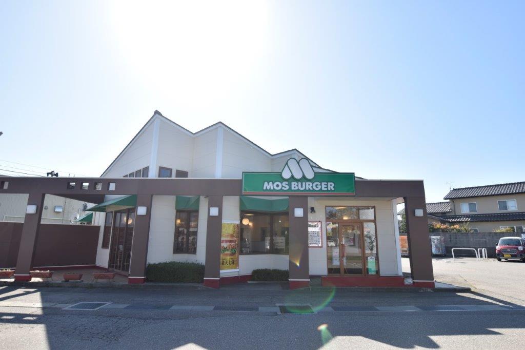 飲食店　モスバーガー（飲食店）まで703m