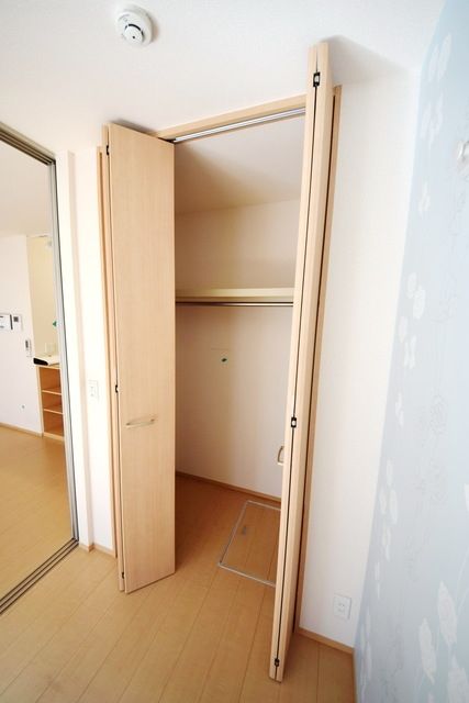 収納　★コート等かけやすい収納スペースです★