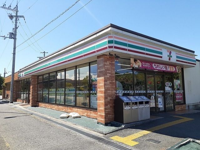 コンビニ　セブンイレブン様（コンビニ）まで1100m