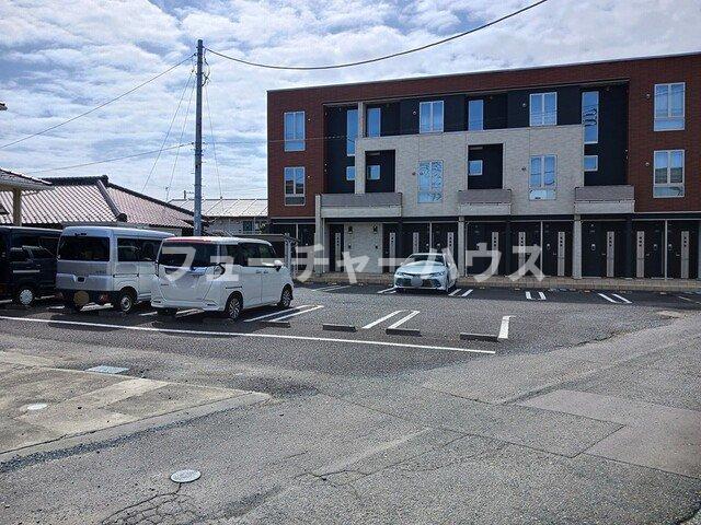 駐車場　駐車場に車を止められます