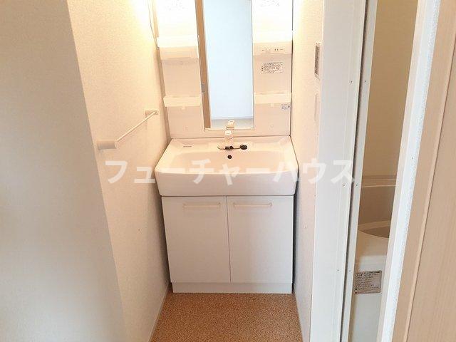 洗面設備　コンパクトで使いやすい洗面所