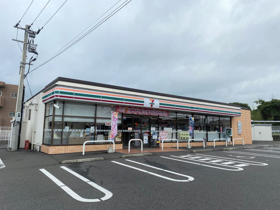 コンビニ　セブンイレブン鹿児島吉野柿之迫店（コンビニ）まで240m