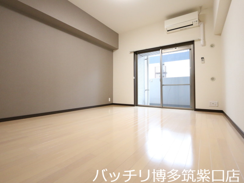 バルコニー　別号室写真の為現況を優先致します。