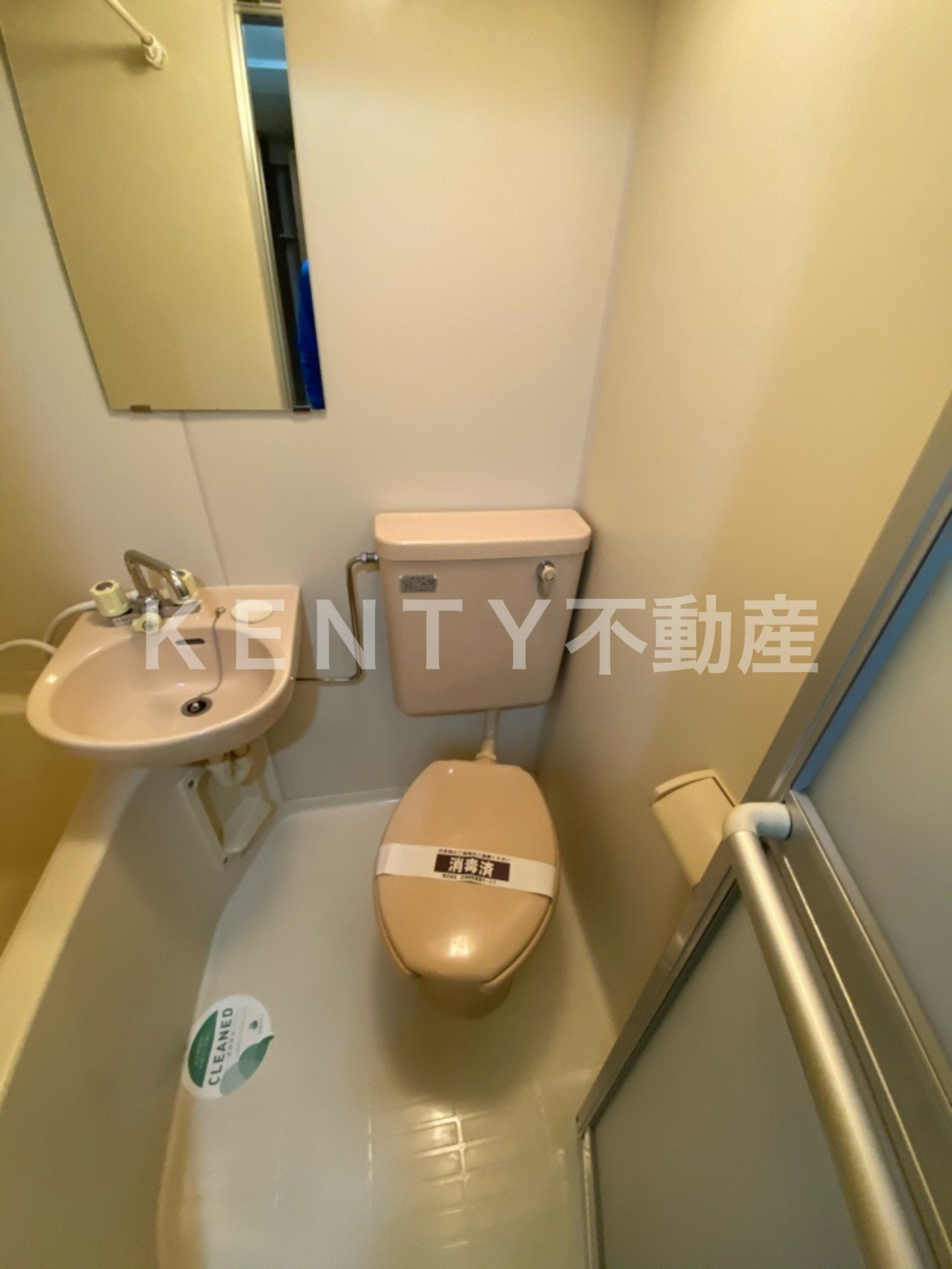 トイレ　落ち着いた色調のトイレです