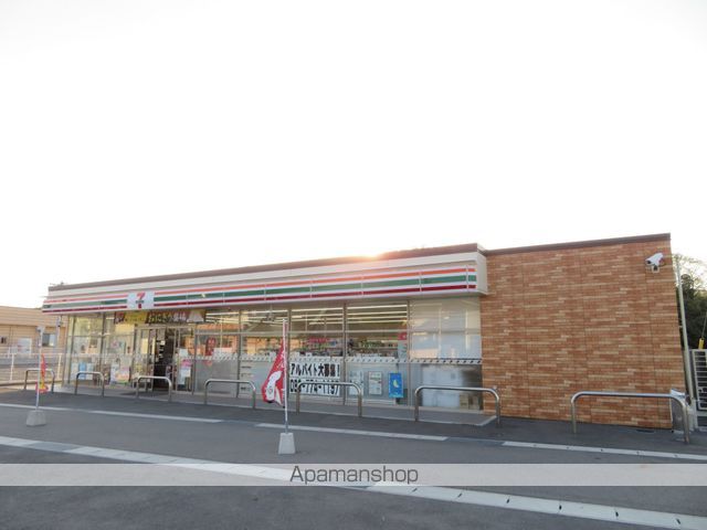 コンビニ　セブンイレブン（コンビニ）まで670m