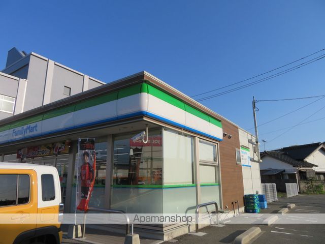 コンビニ　ファミリーマート（コンビニ）まで1403m