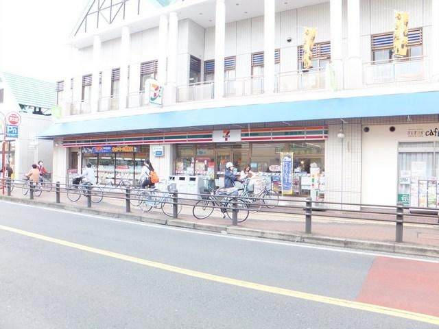 コンビニ　セブンイレブン（コンビニ）まで179m