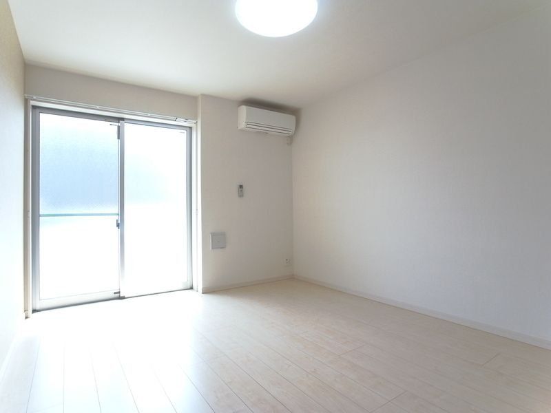 居室・リビング　明るいお部屋です