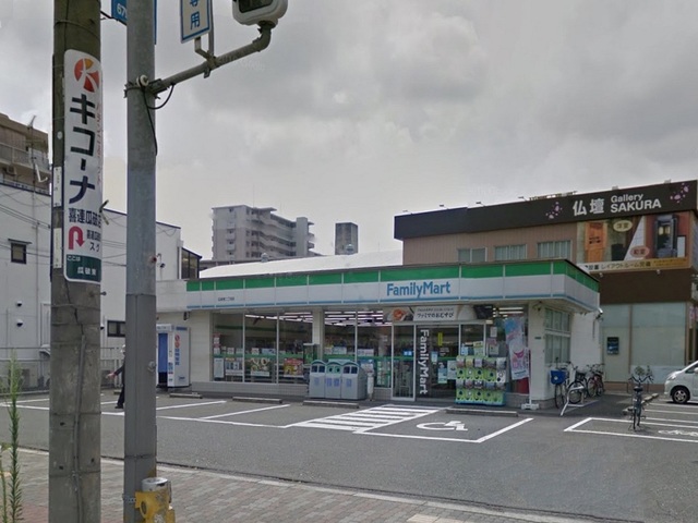 コンビニ　ファミリーマート瓜破東二丁目店（コンビニ）まで124m