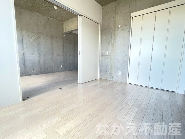 その他部屋・スペース　開放的な寝室です
