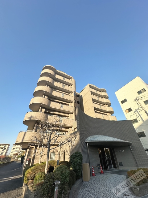建物外観　鉄筋コンクリート造のカッチリした建物です♪♪