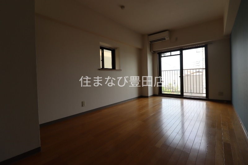 居室・リビング　同型タイプ：清掃中