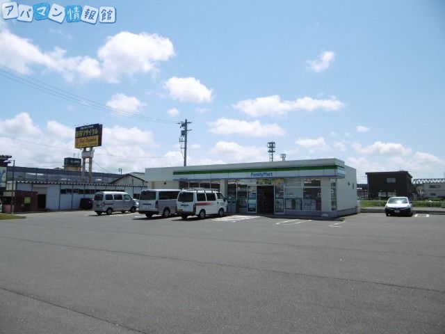 コンビニ　ファミリーマート新潟紫竹七丁目店（コンビニ）まで301m