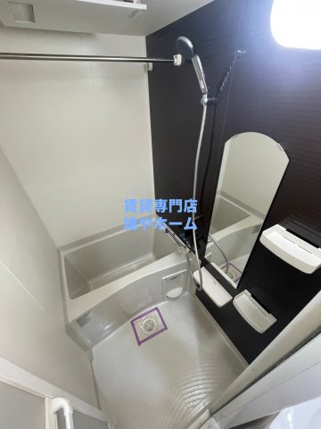バス・シャワールーム　コンパクトで使いやすいお風呂です