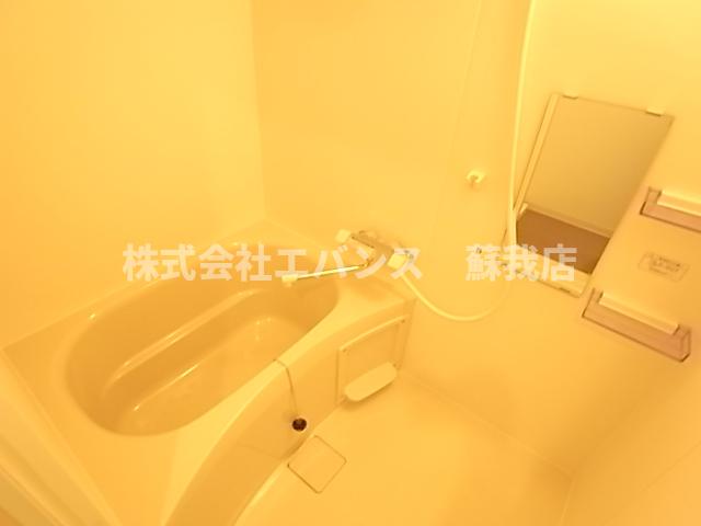 バス・シャワールーム　コンパクトで使いやすいお風呂です