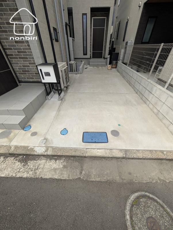 駐車場　そこそこの広さの駐車場です