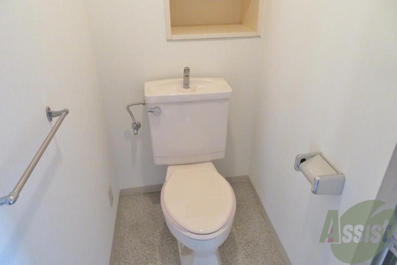 トイレ　トイレです。ウォッシュレットは付いていません。