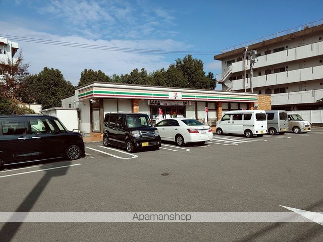 コンビニ　セブンイレブン（コンビニ）まで910m