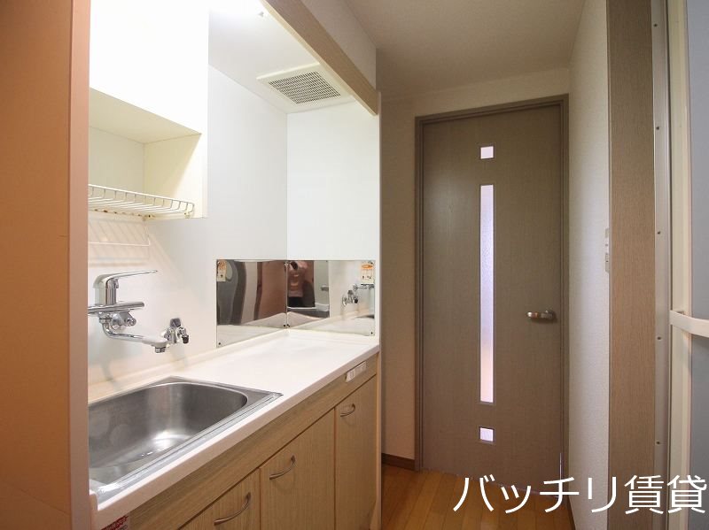 キッチン　画像は別号室の為、現状優先となります。