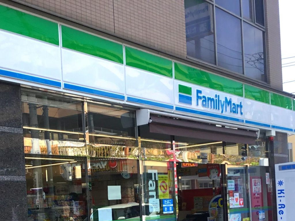 コンビニ　ファミリーマート戸田駅西口店（コンビニ）まで270m