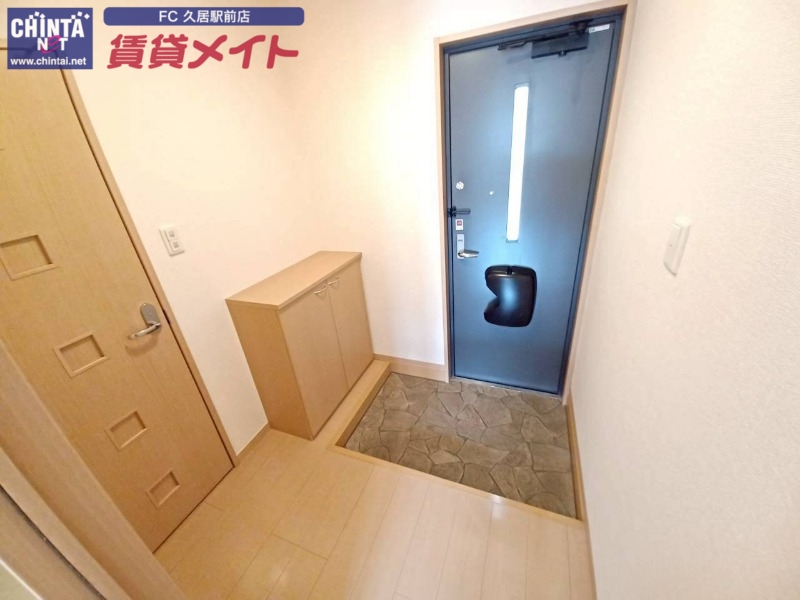 玄関　同物件別室写真
