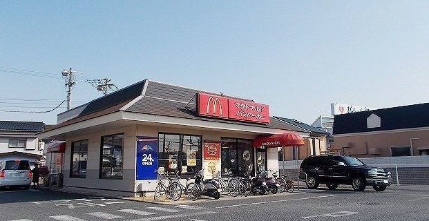 飲食店　マクドナルド久里浜街道舟倉店（飲食店）まで686m