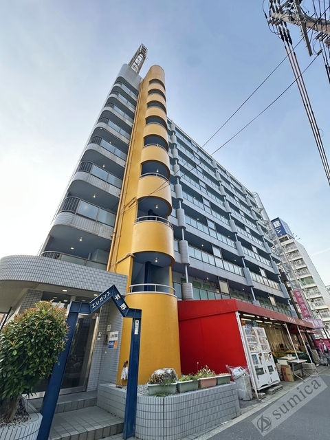 建物外観　スーパー併設でお買い物も便利な好立地の建物です♪