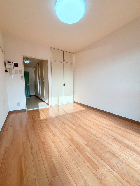 居室・リビング　お部屋も明るくテンションも上がるお部屋です