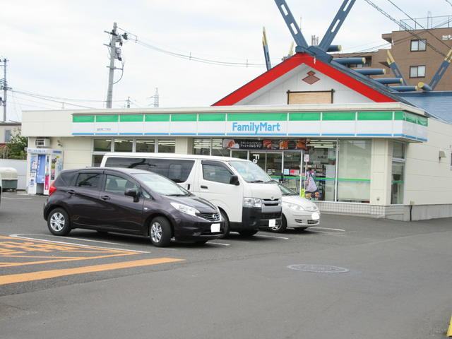 コンビニ　ファミリーマート遠見塚２丁目店（コンビニ）まで550m