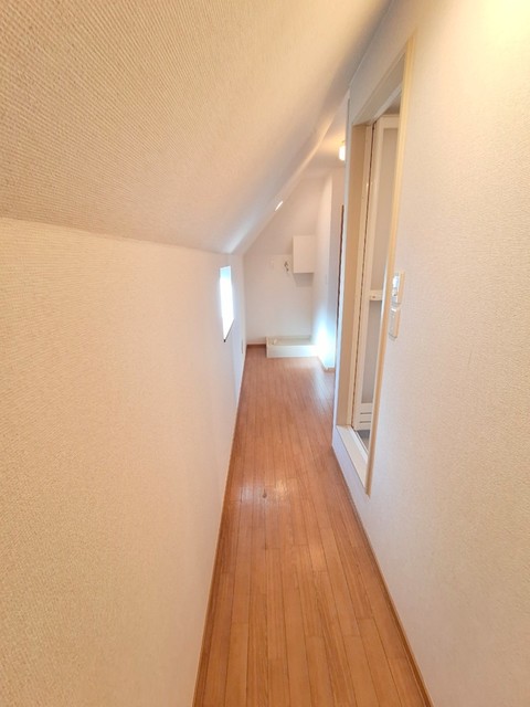 その他　★天井が一部傾斜しています★