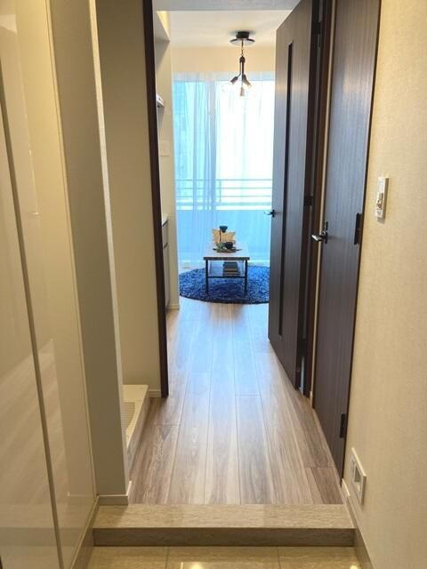 玄関　写真は同タイプ住居です。
