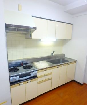 キッチン　コンパクトなキッチンで掃除もラクラク